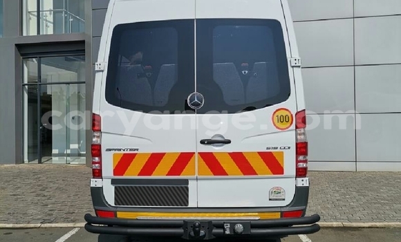 Acheter Occasion Utilitaire Mercedes‒Benz Sprinter Blanc à Windhoek, Namibie Acheter Occasion Utilitaire Mercedes‒Benz Sprinter Blanc à Windhoek, Namibie