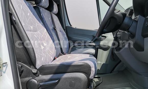 Acheter Occasion Utilitaire Mercedes‒Benz Sprinter Blanc à Windhoek, Namibie Acheter Occasion Utilitaire Mercedes‒Benz Sprinter Blanc à Windhoek, Namibie