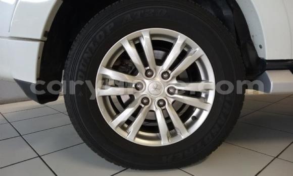 Acheter Occasion Voiture Mitsubishi Pajero Blanc à Windhoek, Namibie Acheter Occasion Voiture Mitsubishi Pajero Blanc à Windhoek, Namibie