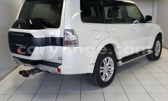 Acheter Occasion Voiture Mitsubishi Pajero Blanc à Windhoek, Namibie Acheter Occasion Voiture Mitsubishi Pajero Blanc à Windhoek, Namibie