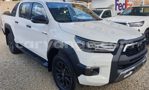 Buy Used Toyota Hilux White Car in Grootfontein in Namibia