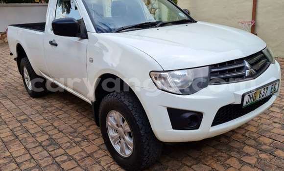 Buy Used Mitsubishi Triton White Car in Walvis Bay in Namibia