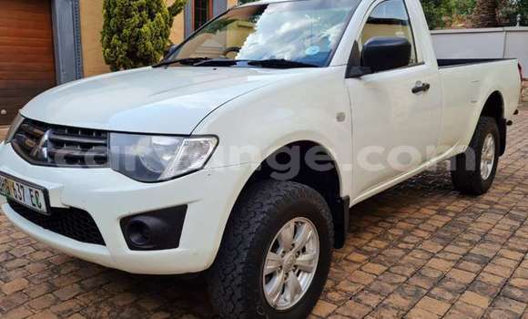 Acheter Occasion Voiture Mitsubishi Triton Blanc à Walvis Bay, Namibie Acheter Occasion Voiture Mitsubishi Triton Blanc à Walvis Bay, Namibie