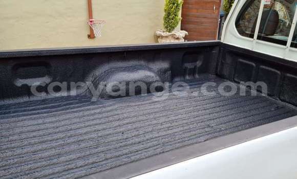 Acheter Occasion Voiture Mitsubishi Triton Blanc à Walvis Bay, Namibie Acheter Occasion Voiture Mitsubishi Triton Blanc à Walvis Bay, Namibie