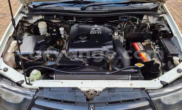 Acheter Occasion Voiture Mitsubishi Triton Blanc à Walvis Bay, Namibie Acheter Occasion Voiture Mitsubishi Triton Blanc à Walvis Bay, Namibie