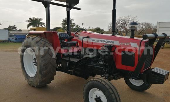 Acheter Occasion Utilitaire Caterpillar 120 Rouge à Walvis Bay, Namibie Acheter Occasion Utilitaire Caterpillar 120 Rouge à Walvis Bay, Namibie