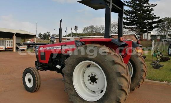 Acheter Occasion Utilitaire Caterpillar 120 Rouge à Walvis Bay, Namibie Acheter Occasion Utilitaire Caterpillar 120 Rouge à Walvis Bay, Namibie