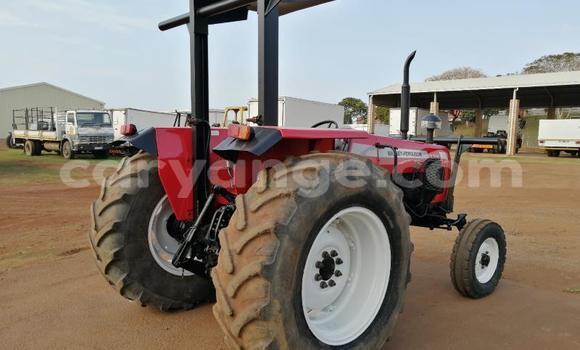 Acheter Occasion Utilitaire Caterpillar 120 Rouge à Walvis Bay, Namibie Acheter Occasion Utilitaire Caterpillar 120 Rouge à Walvis Bay, Namibie