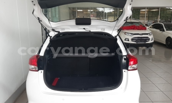 Acheter Occasion Voiture Toyota Yaris Blanc à Windhoek, Namibie Acheter Occasion Voiture Toyota Yaris Blanc à Windhoek, Namibie