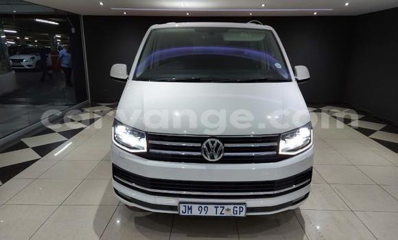Acheter Occasion Voiture Volkswagen Caravelle Blanc à Windhoek, Namibie Acheter Occasion Voiture Volkswagen Caravelle Blanc à Windhoek, Namibie