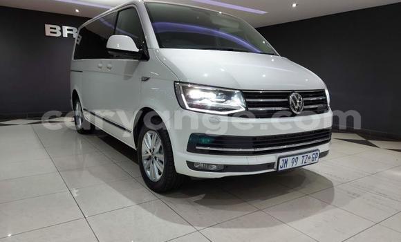 Acheter Occasion Voiture Volkswagen Caravelle Blanc à Windhoek, Namibie Acheter Occasion Voiture Volkswagen Caravelle Blanc à Windhoek, Namibie