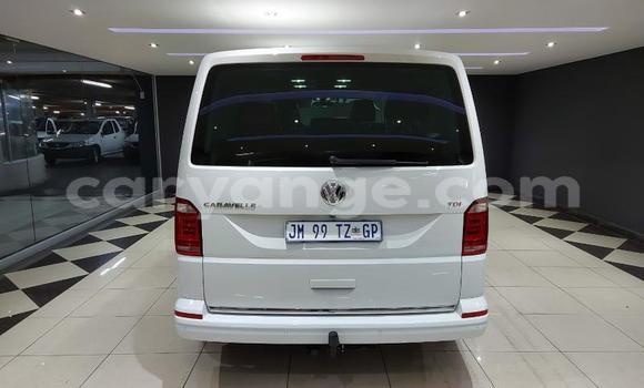 Acheter Occasion Voiture Volkswagen Caravelle Blanc à Windhoek, Namibie Acheter Occasion Voiture Volkswagen Caravelle Blanc à Windhoek, Namibie