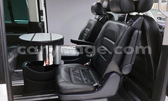 Acheter Occasion Voiture Volkswagen Caravelle Blanc à Windhoek, Namibie Acheter Occasion Voiture Volkswagen Caravelle Blanc à Windhoek, Namibie