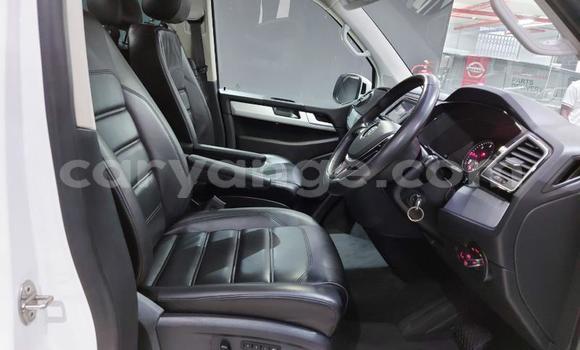 Acheter Occasion Voiture Volkswagen Caravelle Blanc à Windhoek, Namibie Acheter Occasion Voiture Volkswagen Caravelle Blanc à Windhoek, Namibie