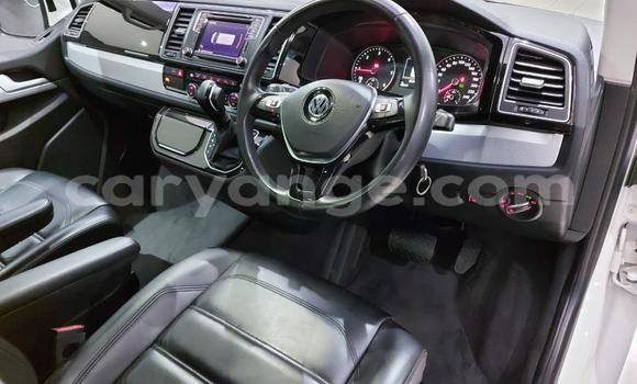 Acheter Occasion Voiture Volkswagen Caravelle Blanc à Windhoek, Namibie Acheter Occasion Voiture Volkswagen Caravelle Blanc à Windhoek, Namibie