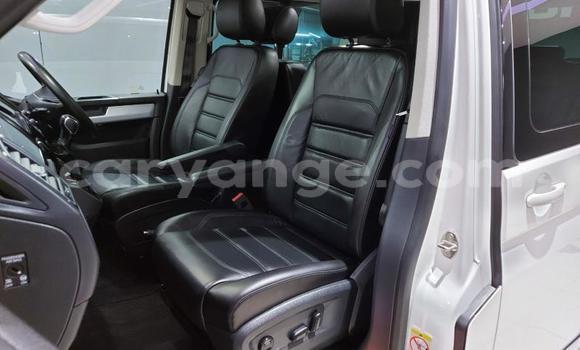 Acheter Occasion Voiture Volkswagen Caravelle Blanc à Windhoek, Namibie Acheter Occasion Voiture Volkswagen Caravelle Blanc à Windhoek, Namibie