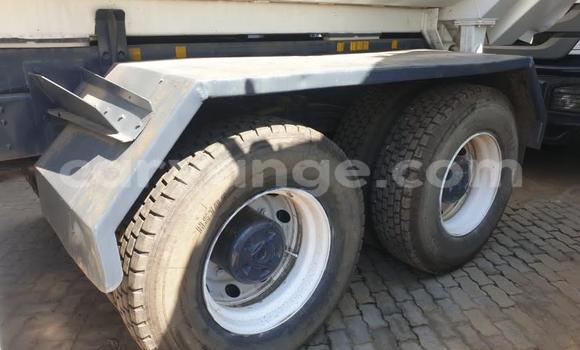 Acheter Occasion Utilitaire Isuzu FTR 850 Blanc à Windhoek, Namibie Acheter Occasion Utilitaire Isuzu FTR 850 Blanc à Windhoek, Namibie