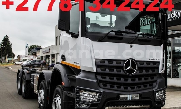 Acheter Occasion Utilitaire Mercedes‒Benz Arocs Blanc à Windhoek, Namibie