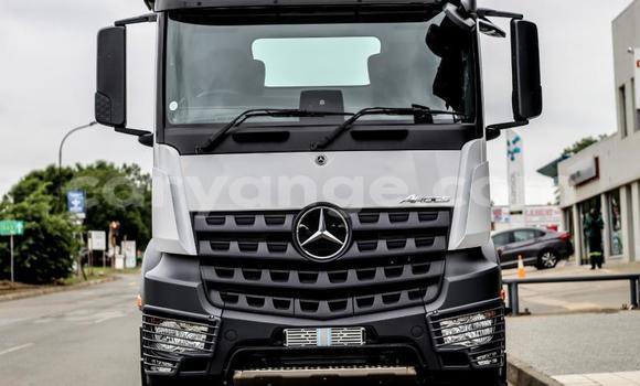 Acheter Occasion Utilitaire Mercedes‒Benz Arocs Blanc à Windhoek, Namibie Acheter Occasion Utilitaire Mercedes‒Benz Arocs Blanc à Windhoek, Namibie