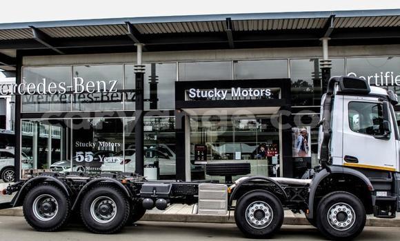 Acheter Occasion Utilitaire Mercedes‒Benz Arocs Blanc à Windhoek, Namibie Acheter Occasion Utilitaire Mercedes‒Benz Arocs Blanc à Windhoek, Namibie