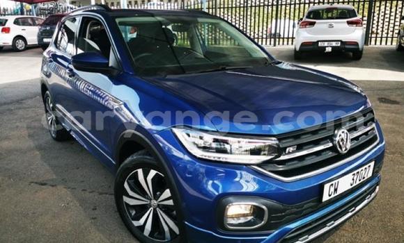 Acheter Occasion Voiture Volkswagen T-Roc Bleu à Grootfontein, Namibie Acheter Occasion Voiture Volkswagen T-Roc Bleu à Grootfontein, Namibie