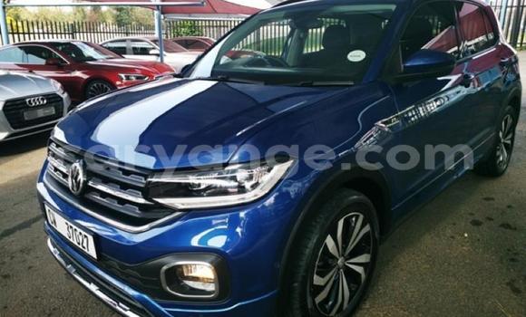 Acheter Occasion Voiture Volkswagen T-Roc Bleu à Grootfontein, Namibie Acheter Occasion Voiture Volkswagen T-Roc Bleu à Grootfontein, Namibie