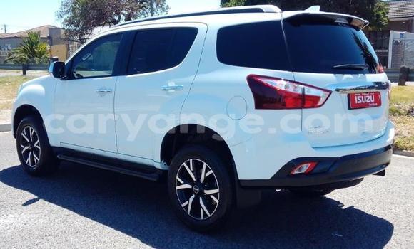 Buy Used Isuzu MU-X White Car in Karasburg in Karas Buy Used Isuzu MU-X White Car in Karasburg in Karas