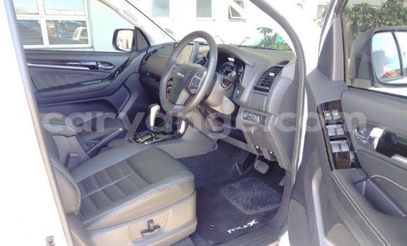 Buy Used Isuzu MU-X White Car in Karasburg in Karas Buy Used Isuzu MU-X White Car in Karasburg in Karas