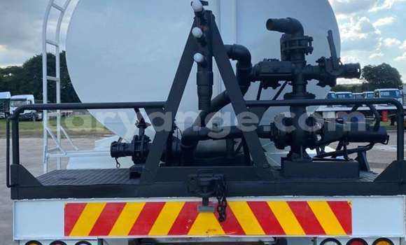 Acheter Occasion Utilitaire Nissan UD Blanc à Windhoek, Namibie Acheter Occasion Utilitaire Nissan UD Blanc à Windhoek, Namibie