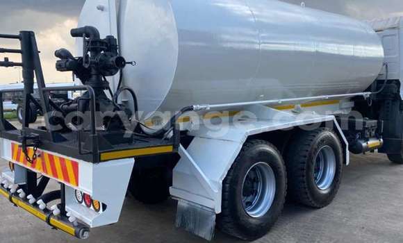 Acheter Occasion Utilitaire Nissan UD Blanc à Windhoek, Namibie Acheter Occasion Utilitaire Nissan UD Blanc à Windhoek, Namibie