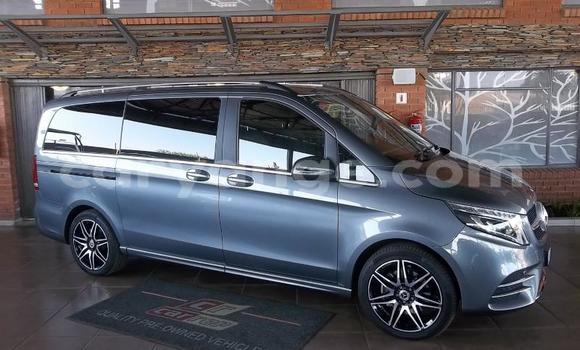 Acheter Occasion Voiture Mercedes-Benz V-klasse Gris à Windhoek, Namibie Acheter Occasion Voiture Mercedes-Benz V-klasse Gris à Windhoek, Namibie