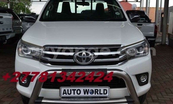 Acheter Occasion Voiture Toyota Hilux Blanc à Windhoek, Namibie Acheter Occasion Voiture Toyota Hilux Blanc à Windhoek, Namibie