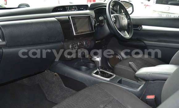 Acheter Occasion Voiture Toyota Hilux Blanc à Windhoek, Namibie Acheter Occasion Voiture Toyota Hilux Blanc à Windhoek, Namibie