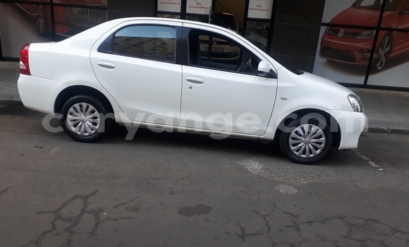 Acheter Occasion Voiture Toyota Etios Blanc à Windhoek, Namibie Acheter Occasion Voiture Toyota Etios Blanc à Windhoek, Namibie