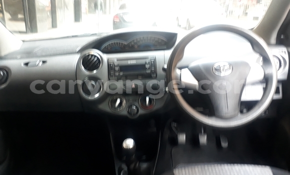 Acheter Occasion Voiture Toyota Etios Blanc à Windhoek, Namibie Acheter Occasion Voiture Toyota Etios Blanc à Windhoek, Namibie