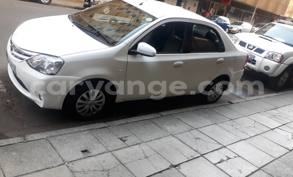 Acheter Occasion Voiture Toyota Etios Blanc à Windhoek, Namibie Acheter Occasion Voiture Toyota Etios Blanc à Windhoek, Namibie