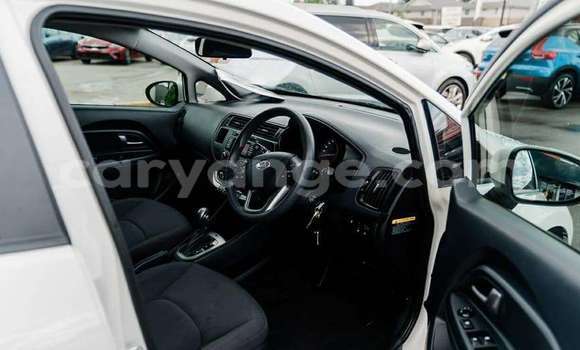 Acheter Occasion Voiture Kia Rio Blanc à Windhoek, Namibie Acheter Occasion Voiture Kia Rio Blanc à Windhoek, Namibie