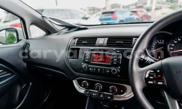 Acheter Occasion Voiture Kia Rio Blanc à Windhoek, Namibie Acheter Occasion Voiture Kia Rio Blanc à Windhoek, Namibie