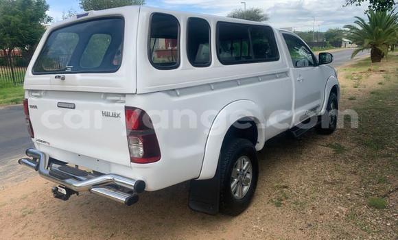 Acheter Occasion Voiture Toyota Hilux Blanc à Windhoek, Namibie Acheter Occasion Voiture Toyota Hilux Blanc à Windhoek, Namibie