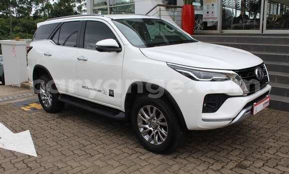 Acheter Occasion Voiture Toyota Fortuner Blanc à Grootfontein, Namibie