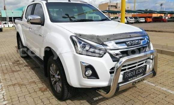 Buy Used Isuzu D–MAX White Car in Grootfontein in Namibia
