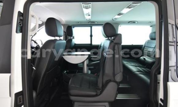 Acheter Occasion Voiture Volkswagen Caravelle Blanc à Windhoek, Namibie Acheter Occasion Voiture Volkswagen Caravelle Blanc à Windhoek, Namibie