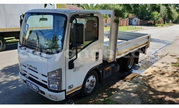 Buy Used Nissan Pickup White Car in Walvis Bay in Namibia