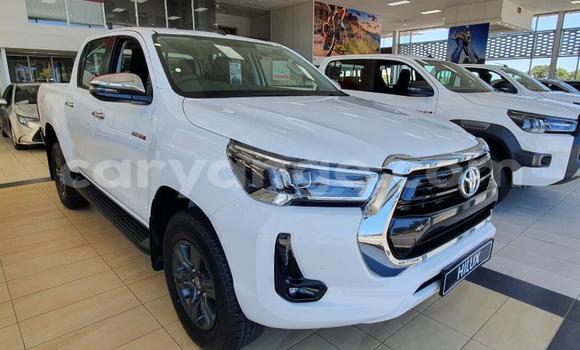 Buy Used Toyota Hilux White Car in Karasburg in Karas