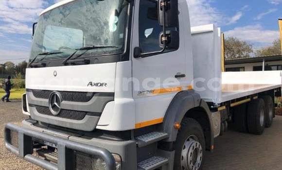 Buy Used Mercedes‒Benz Truck White Truck in Windhoek in Namibia