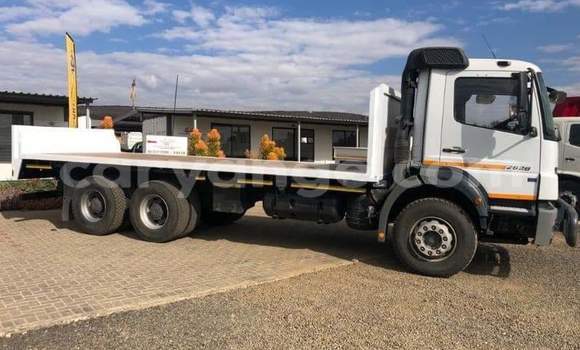 Buy Used Mercedes‒Benz Truck White Truck in Windhoek in Namibia Buy Used Mercedes‒Benz Truck White Truck in Windhoek in Namibia