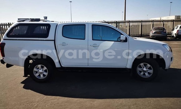 Acheter Occasion Voiture Isuzu KB Blanc à Windhoek, Namibie Acheter Occasion Voiture Isuzu KB Blanc à Windhoek, Namibie