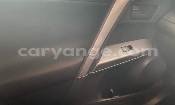 Acheter Occasion Voiture Toyota RAV4 Blanc à Walvis Bay, Namibie Acheter Occasion Voiture Toyota RAV4 Blanc à Walvis Bay, Namibie