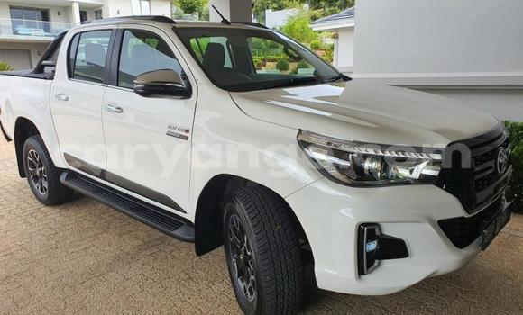 Buy Used Toyota Hilux White Car in Grootfontein in Namibia