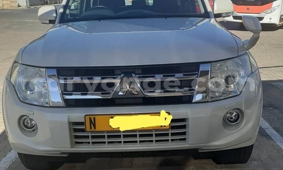 Acheter Occasion Voiture Mitsubishi Pajero Blanc à Arandis, Kunene Acheter Occasion Voiture Mitsubishi Pajero Blanc à Arandis, Kunene